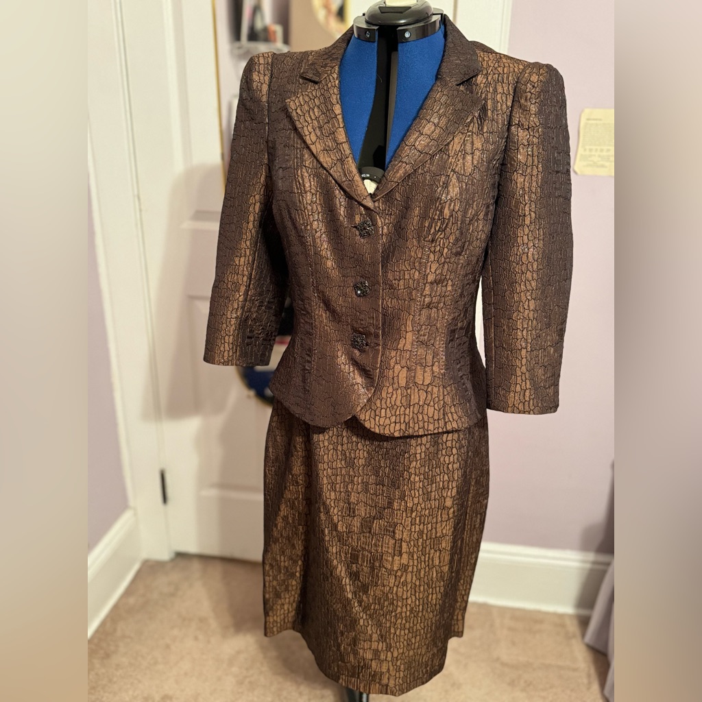 Kay Unger Cocktail Suiting Size 14. Rich Bronze Fabric With Embossing. Gorgeous.